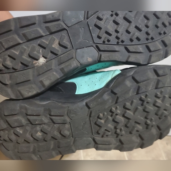 Women Puma sneakers/runners black and green. - Picture 5 of 6